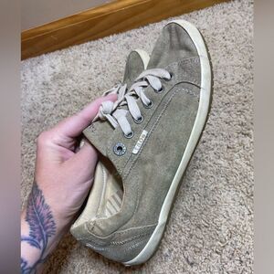 Taos sneakers women’s 9 tan